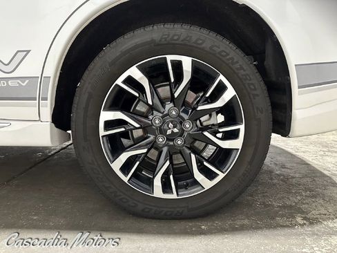 Used 2018 Mitsubishi Outlander SEL AWD/4WD image 29