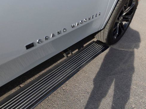 Used 2024 Jeep Grand Wagoneer L Series III w/ Quick Order Packagew 28T AWD/4WD image 23
