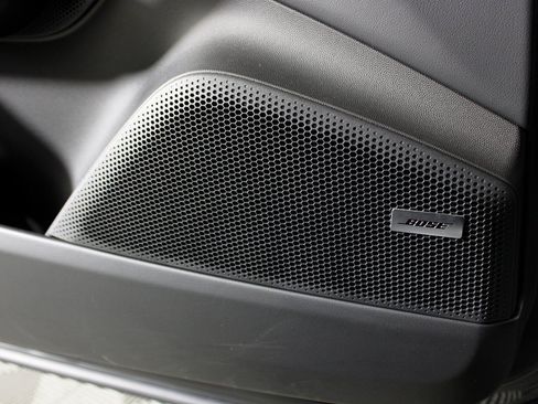 Certified 2025 Porsche Macan 4S Electric image 18