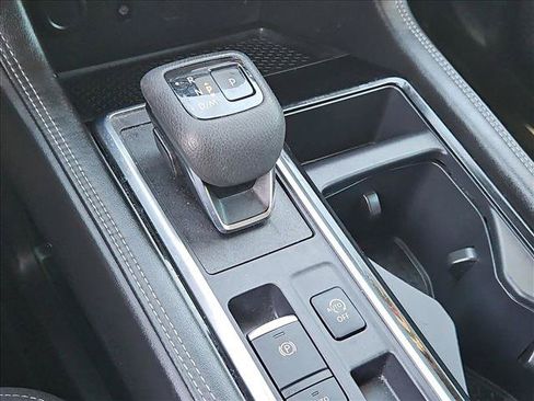 Used 2023 Nissan Pathfinder Platinum w/ Black Appearance Package FWD image 18