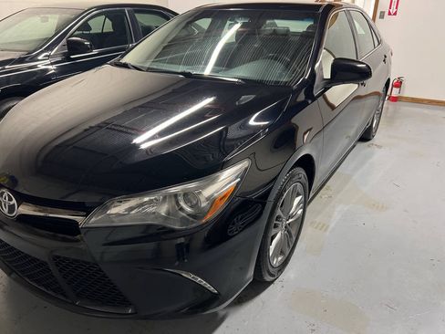 Used 2017 Toyota Camry SE FWD image 1