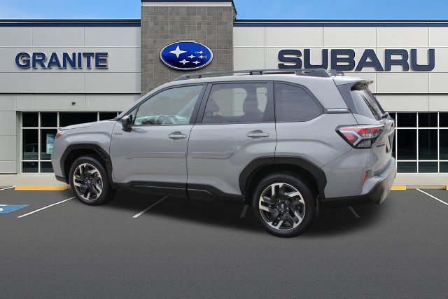 Used 2025 Subaru Forester Premium AWD/4WD image 8