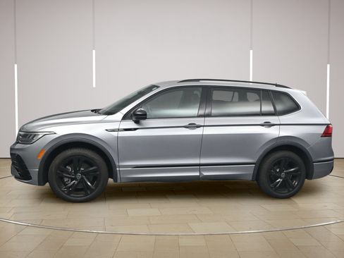 Used 2024 Volkswagen Tiguan SE R-Line FWD image 4