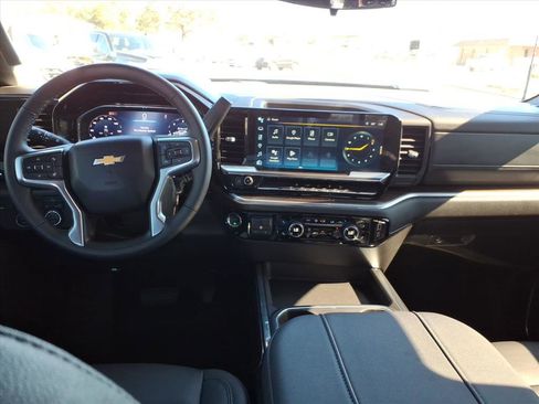 Used 2025 Chevrolet Silverado 2500 LT image 11