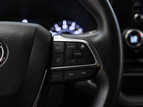 Used 2020 Toyota Highlander L FWD image 13