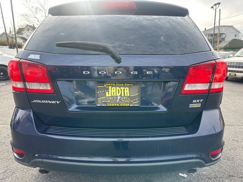 Used 2017 Dodge Journey SXT w/ Comfort/Convenience Group image 4