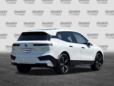 Used 2023 BMW iX xDrive50 w/ Sport Package AWD/4WD image 5