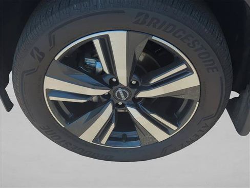 Certified 2025 Nissan Rogue SL w/ SL Premium Package FWD image 22