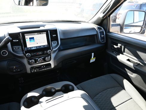 New 2026 RAM 2500 Tradesman w/ Chrome Appearance Group AWD/4WD image 21