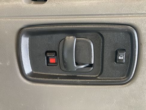 Used 2015 Chevrolet Express 3500 RWD image 23