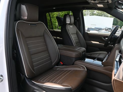 Used 2025 GMC Yukon XL Denali Ultimate AWD/4WD image 38