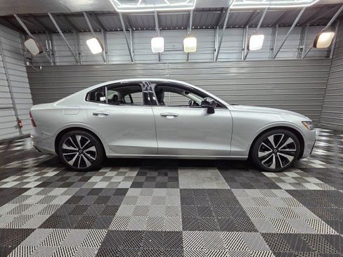 Used 2022 Volvo S60 B5 Inscription FWD image 9