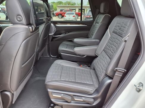 Used 2025 Cadillac Escalade Premium Luxury Platinum image 13