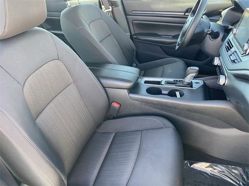 Used 2025 Nissan Altima 2.5 S image 13