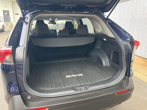 Used 2025 Toyota RAV4 XLE AWD/4WD image 24
