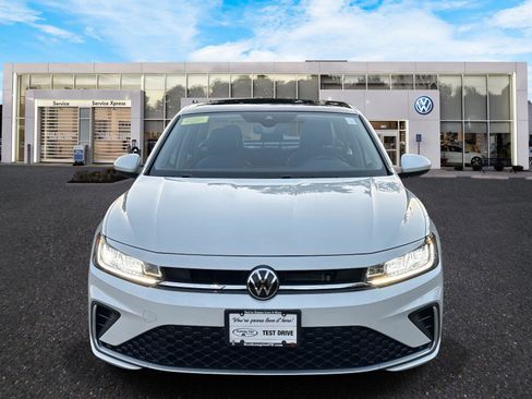 New 2026 Volkswagen Jetta SE image 2