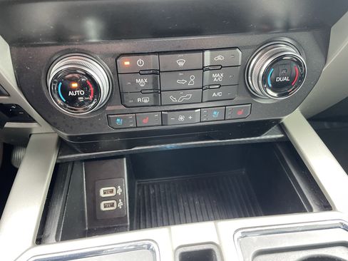 Used 2020 Ford F150 Lariat w/ Equipment Group 502A Luxury AWD/4WD image 23