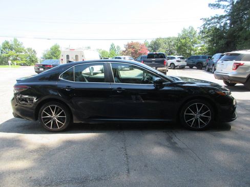 Used 2023 Toyota Camry SE FWD image 4