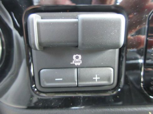 New 2026 GMC Sierra 1500 SLT image 19