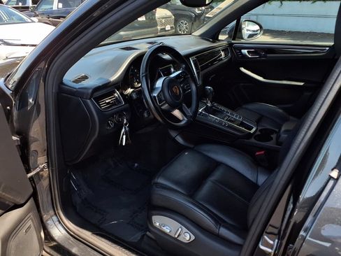 Used 2018 Porsche Macan AWD/4WD image 12