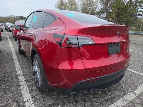 Used 2024 Tesla Model Y Long Range AWD/4WD image 2