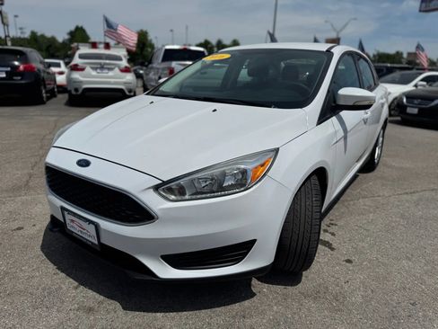 Used 2016 Ford Focus SE image 4