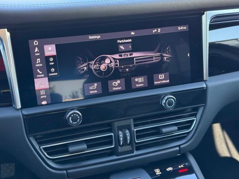 Certified 2023 Porsche Macan Turbo AWD/4WD image 21