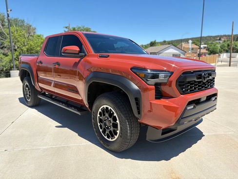 Used 2025 Toyota Tacoma TRD Off-Road AWD/4WD image 2