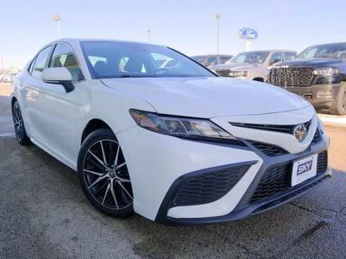 Used 2023 Toyota Camry SE image 13