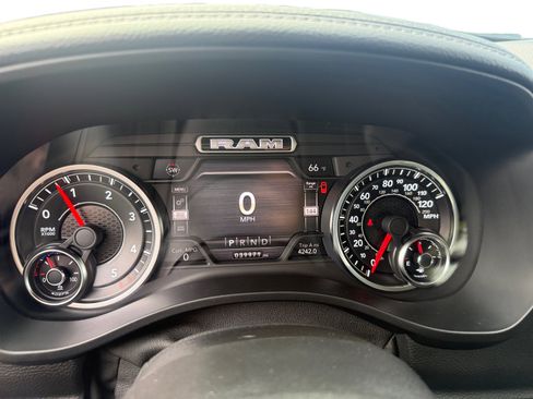 Used 2020 RAM 1500 Laramie w/ Off Road Group image 11