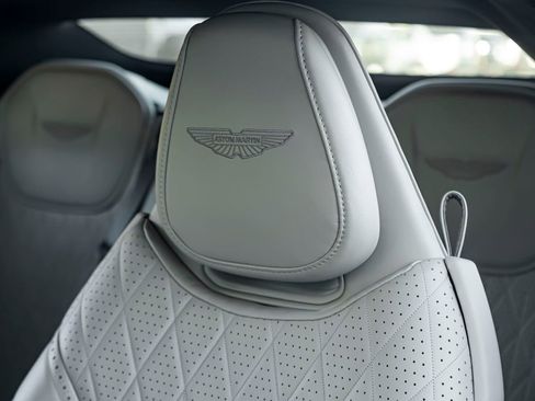 Used 2024 Aston Martin DB12 Convertible image 6