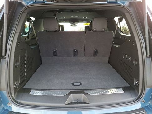 Used 2025 Chevrolet Suburban Premier image 29