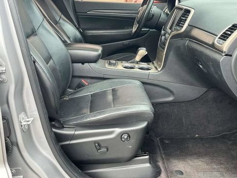 Used 2017 Jeep Grand Cherokee Limited w/ Luxury Group II AWD/4WD image 25