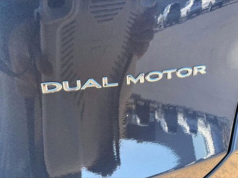 Used 2022 Tesla Model Y Long Range image 32