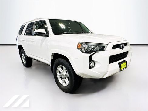 Used 2016 Toyota 4Runner SR5 Premium image 3