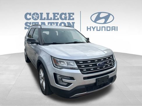 Used 2016 Ford Explorer XLT w/ Equipment Group 202A image 3