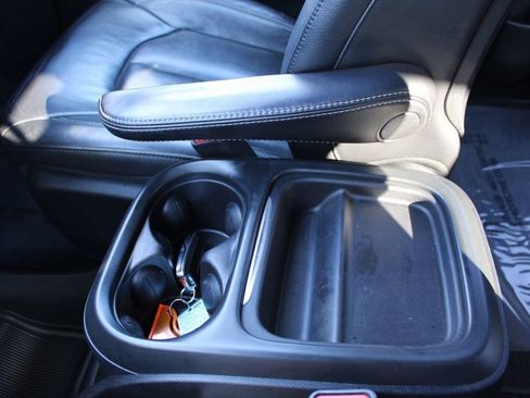 Used 2018 Chrysler Pacifica Touring-L w/ Premium Audio Group image 47