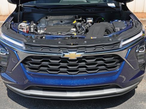 Used 2024 Chevrolet Trax LT w/ Driver Confidence Package FWD image 7