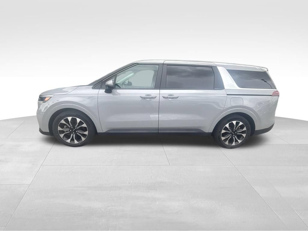 Used 2024 Kia Carnival EX FWD image 3
