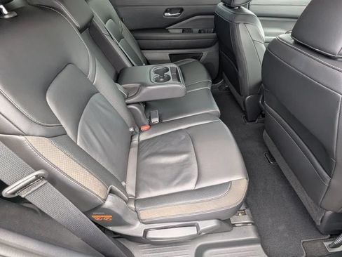 Certified 2025 Nissan Pathfinder SL FWD image 14