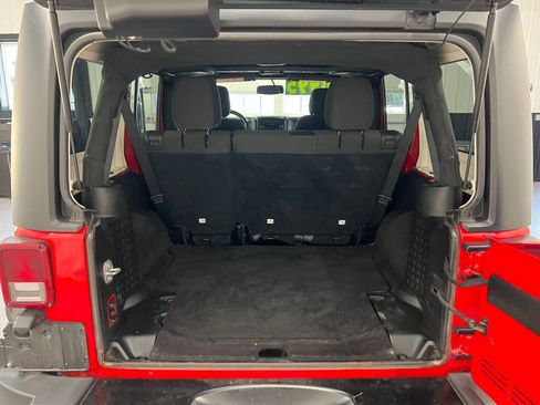 Used 2018 Jeep Wrangler Unlimited Sport S AWD/4WD image 12