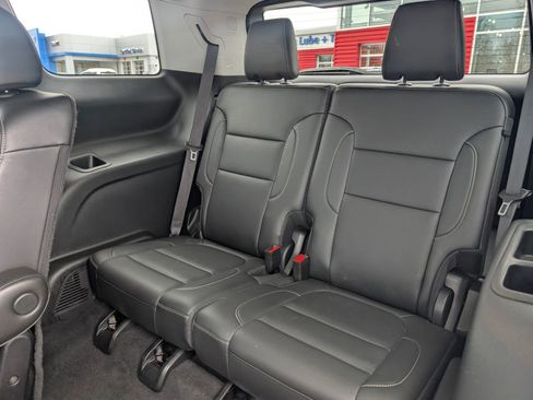 Used 2023 GMC Acadia SLT image 31