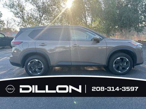 Used 2025 Nissan Rogue SV AWD/4WD image 21