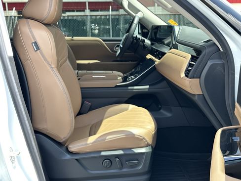 Used 2025 INFINITI QX80 Luxe AWD/4WD image 12