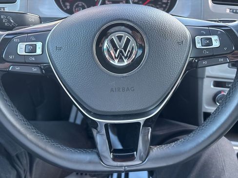 Used 2017 Volkswagen Golf SportWagen image 23
