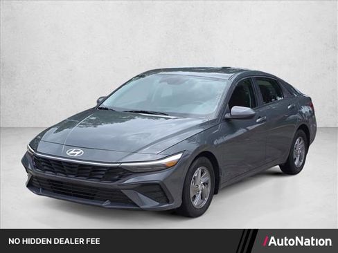 Used 2025 Hyundai Elantra SE FWD image 1