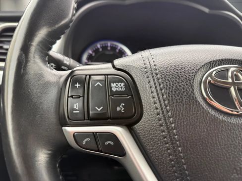 Used 2019 Toyota Highlander SE AWD/4WD image 30