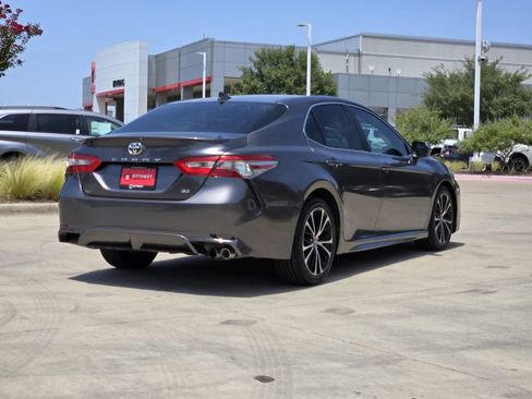 Used 2018 Toyota Camry SE w/ Audio Package FWD image 4