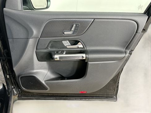 Used 2024 Mercedes-Benz EQB 250+ image 32