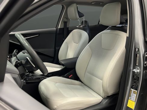 Used 2024 Kia Niro EX Touring FWD image 9